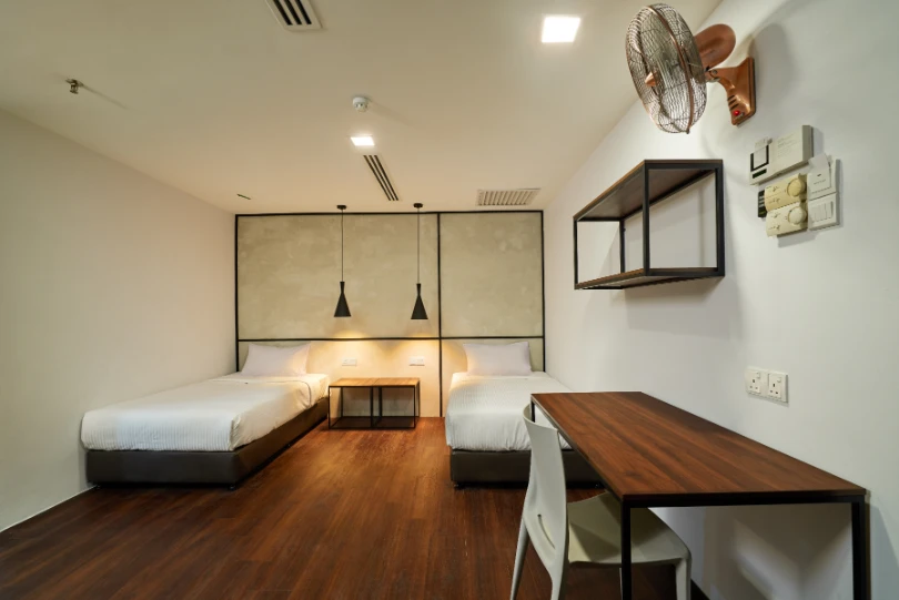 Before refurbishment at the Ruemz deluxe en-suite twin room