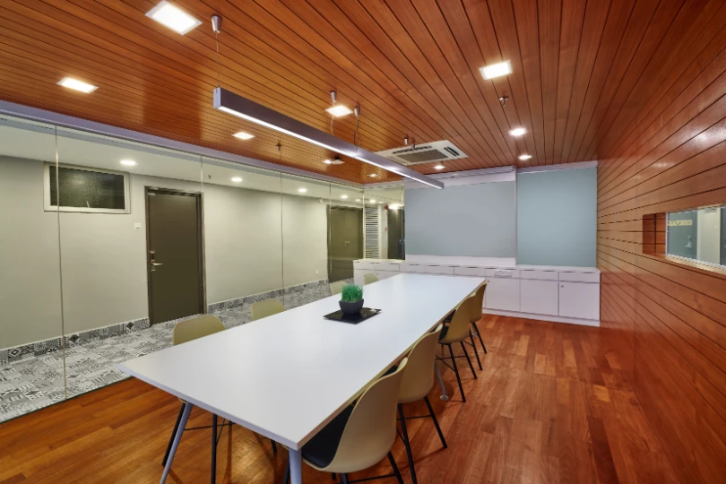 Before refurbishment at the Ruemz lounge