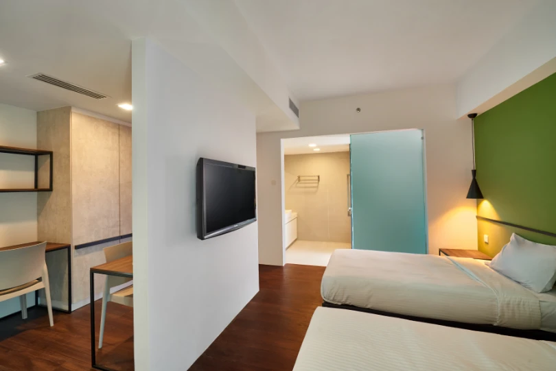 Before refurbishment at the Ruemz superior en-suite twin room